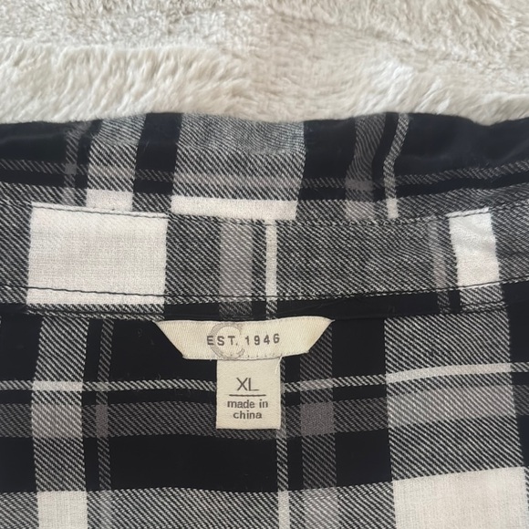 Black and White Plaid Open Front Cardigan with Black Tank - Picture 2 of 5